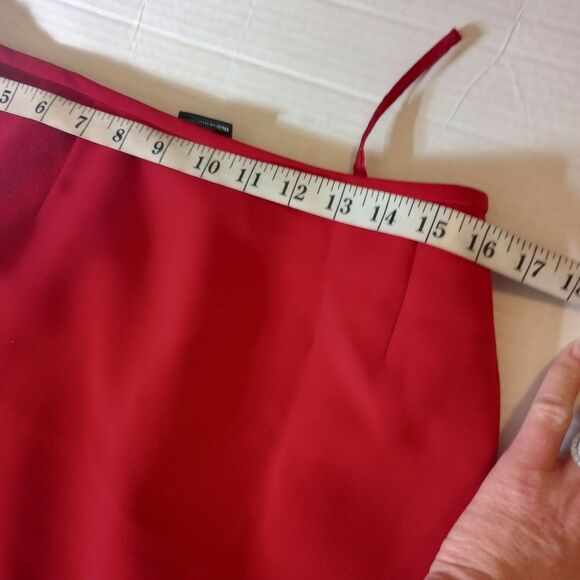 Le Suit red knee length pencil skirt with split in back and zipper closure SZ 16 - Picture 5 of 7